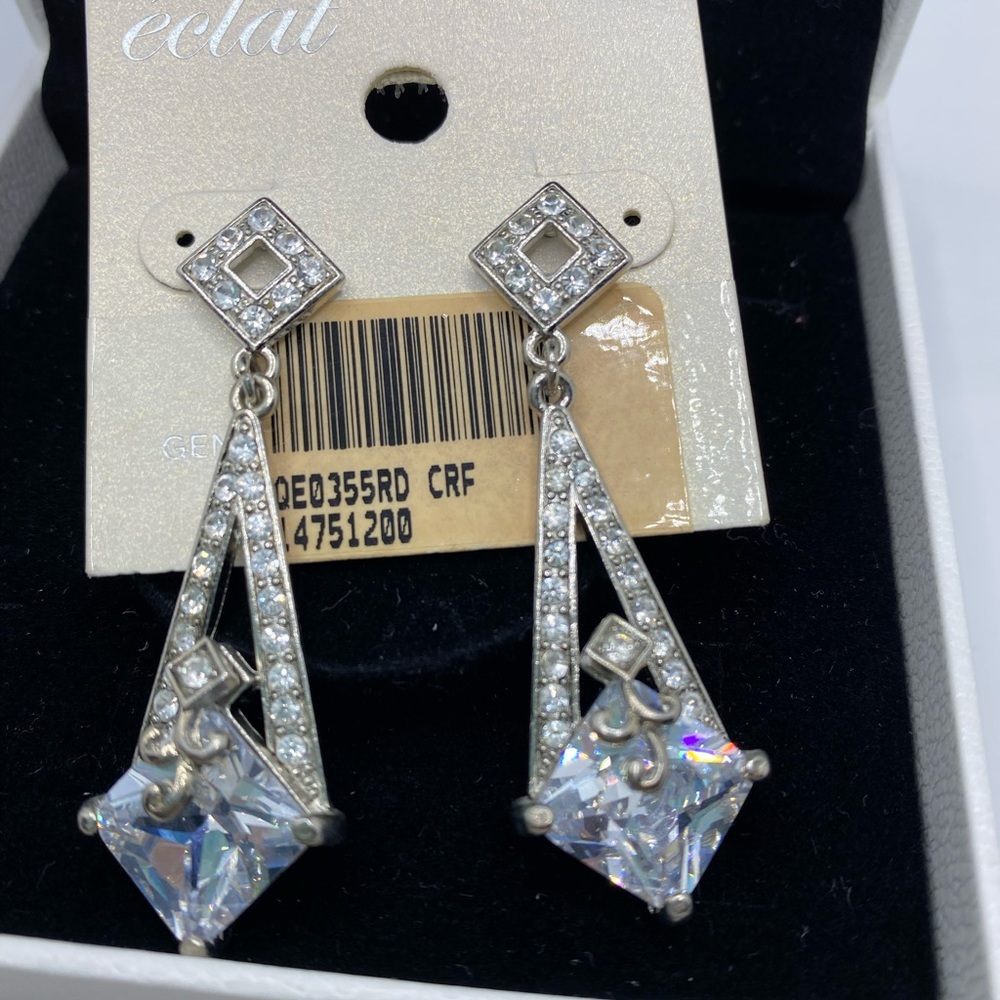 ‼️Any 5 pieces of jewelry for 20$‼️ silvertone dangling gemstone earrings